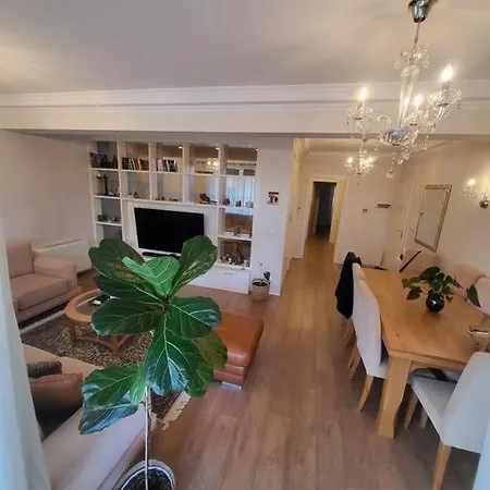 House טיראנה
