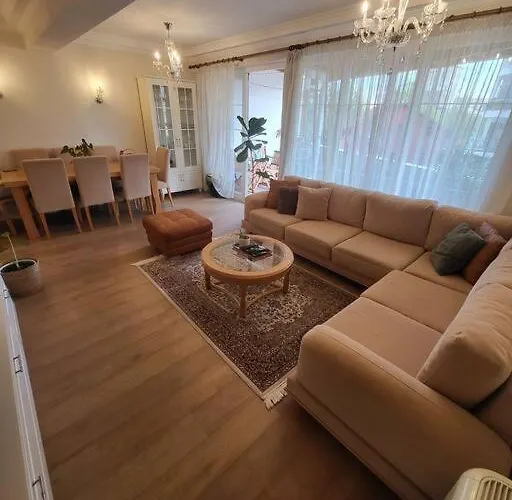 House 地拉那